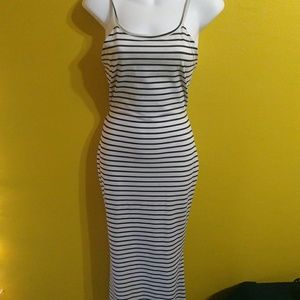 NWOT Black & White mermaid ruched maxi dress Small